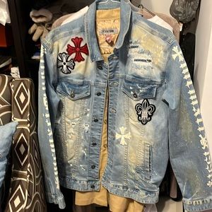 Very nice good quality jean jacket.